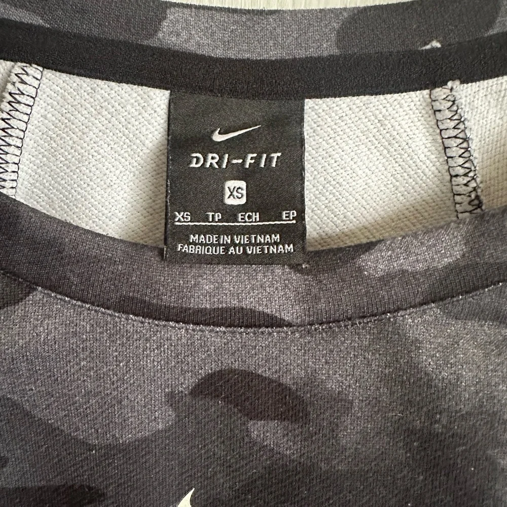 Nike Gray camouflage Crop Sweatshirt